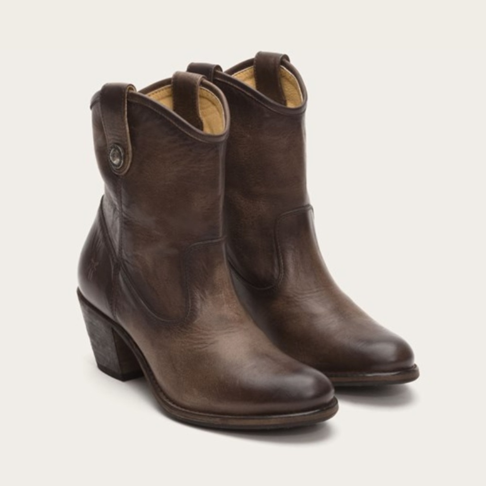 SIZE 10 Jackie Button Short Boots